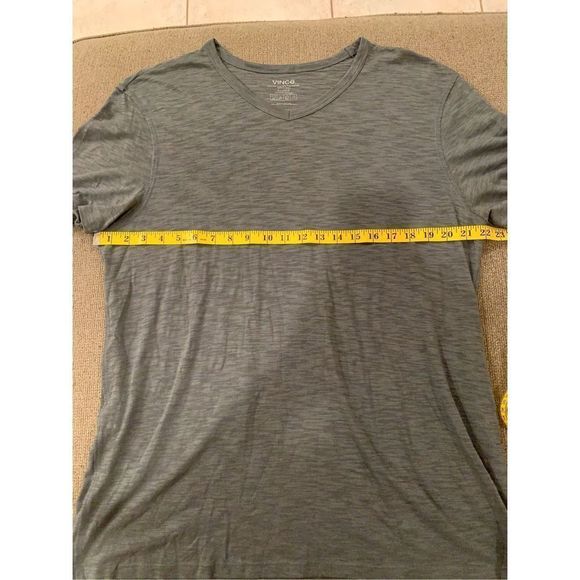 2 Vince V-neck tshirts - Picture 9 of 10